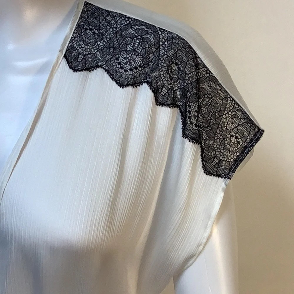 Oscar De La Renta Pink Label Ivory Semi Sheer Black Lace Shoulder Robe Sz M